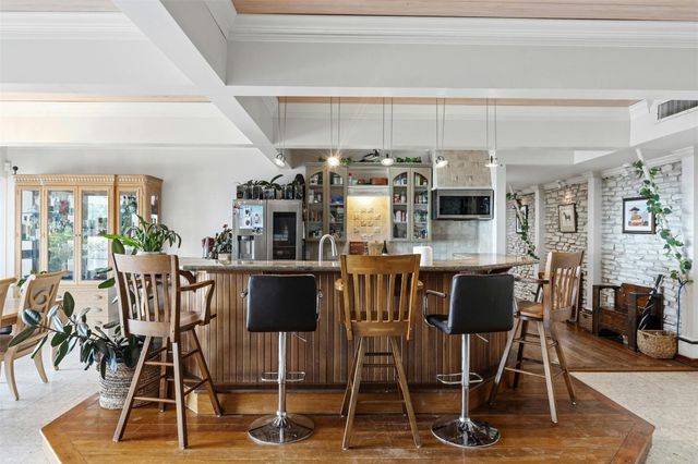 8517 Grandview DR, Jonestown, TX 78645