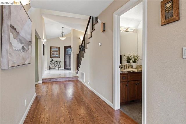 18100 De Souza Pl, Castro Valley, CA 94546
