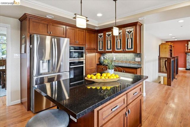 18100 De Souza Pl, Castro Valley, CA 94546