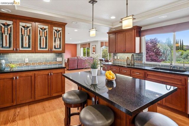 18100 De Souza Pl, Castro Valley, CA 94546