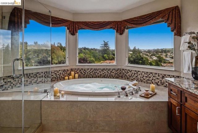 18100 De Souza Pl, Castro Valley, CA 94546
