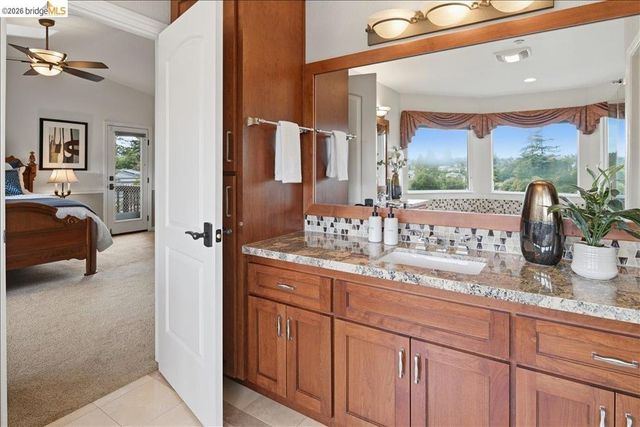18100 De Souza Pl, Castro Valley, CA 94546
