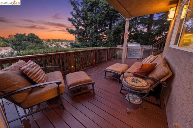 18100 De Souza Pl, Castro Valley, CA 94546