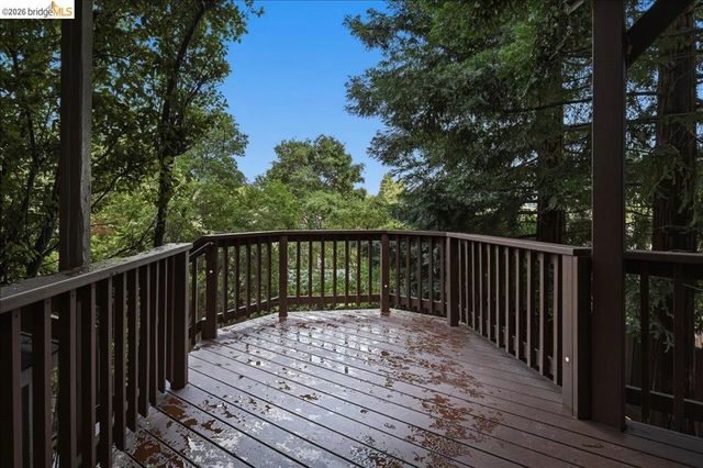 18100 De Souza Pl, Castro Valley, CA 94546
