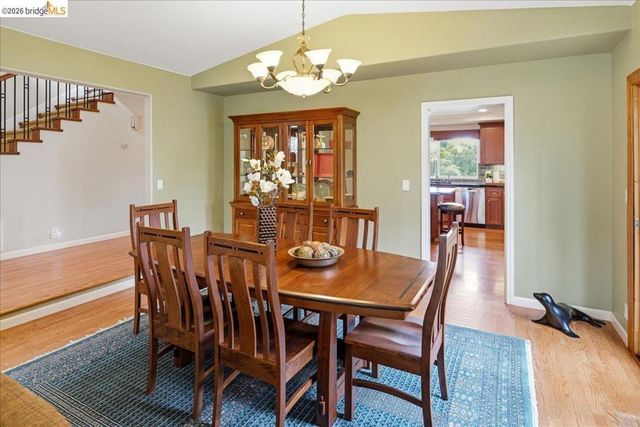 18100 De Souza Pl, Castro Valley, CA 94546