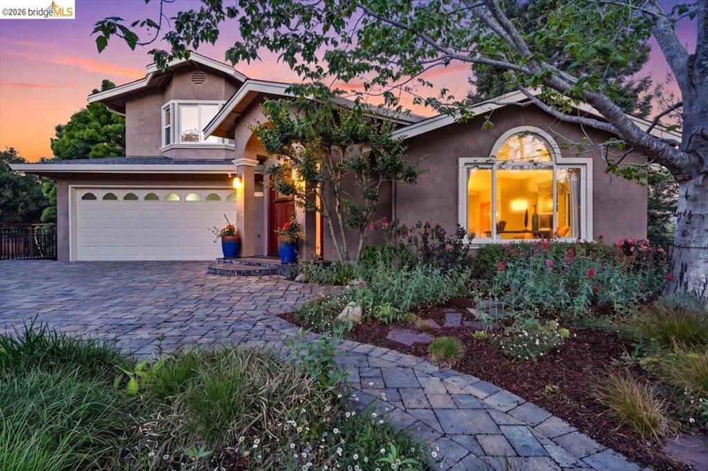 18100 De Souza Pl, Castro Valley, CA 94546