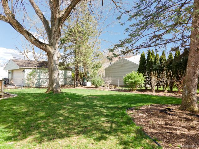 44453 Albert Drive, Plymouth Charter Township, MI 48170