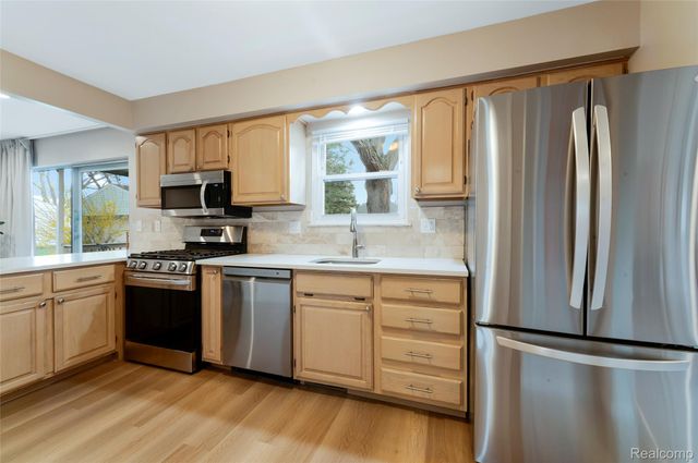 44453 Albert Drive, Plymouth Charter Township, MI 48170