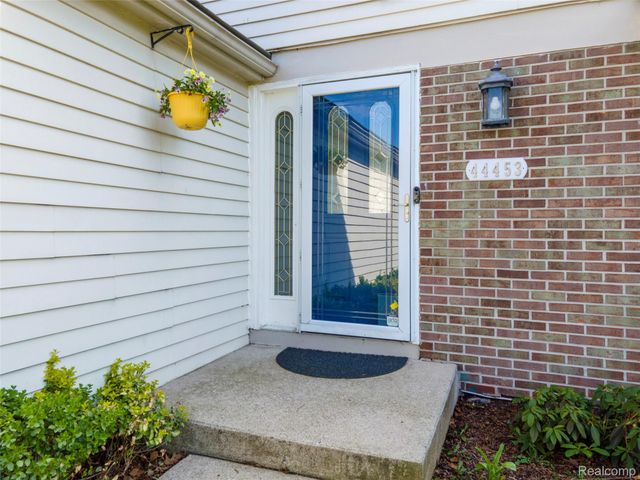 44453 Albert Drive, Plymouth Charter Township, MI 48170