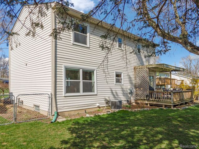 44453 Albert Drive, Plymouth Charter Township, MI 48170