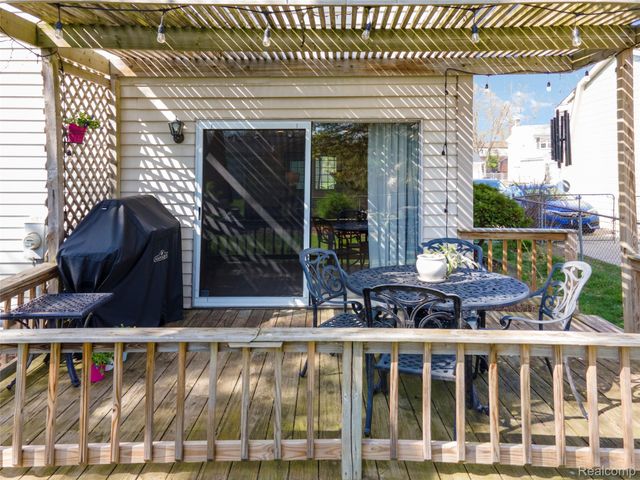 44453 Albert Drive, Plymouth Charter Township, MI 48170