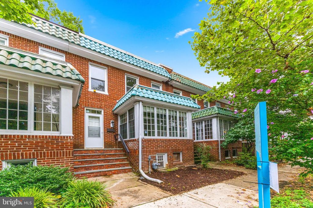 2817 N HOWARD ST, Baltimore, MD 21218