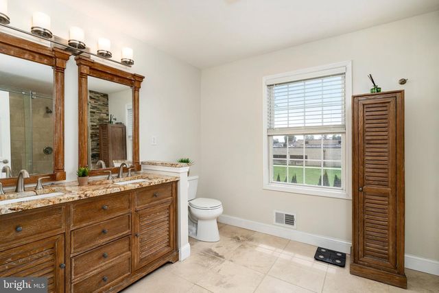 27 ANDOVER WAY, Hamilton, NJ 08610
