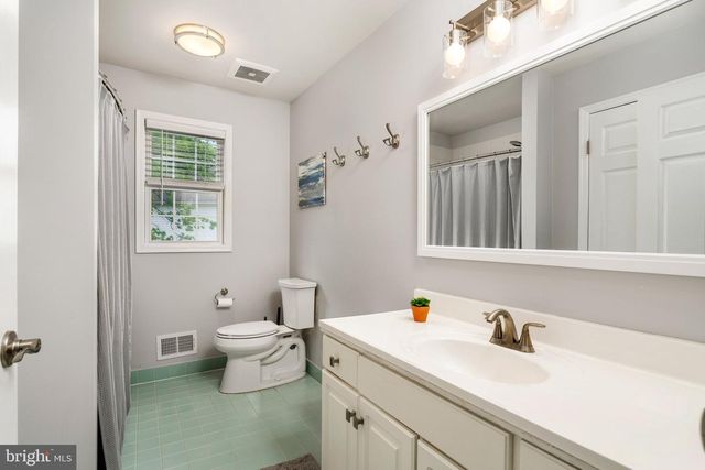 27 ANDOVER WAY, Hamilton, NJ 08610
