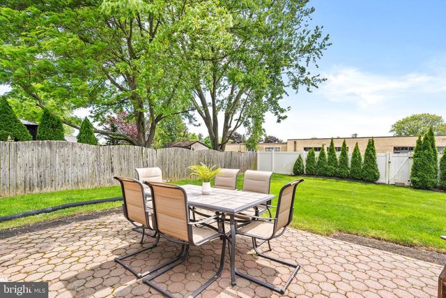27 ANDOVER WAY, Hamilton, NJ 08610