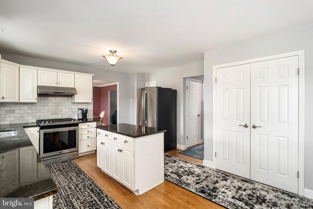27 ANDOVER WAY, Hamilton, NJ 08610