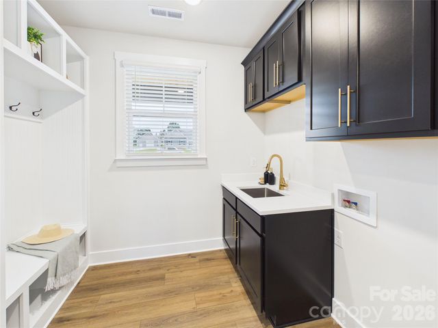 1055 Rolling Meadows Drive, Mooresville, NC 28115