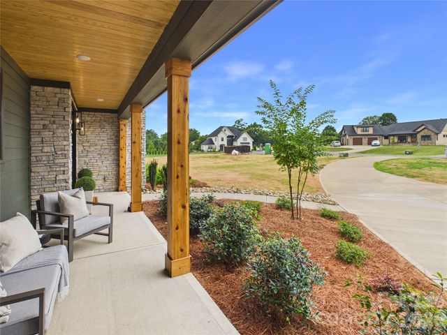 1055 Rolling Meadows Drive, Mooresville, NC 28115