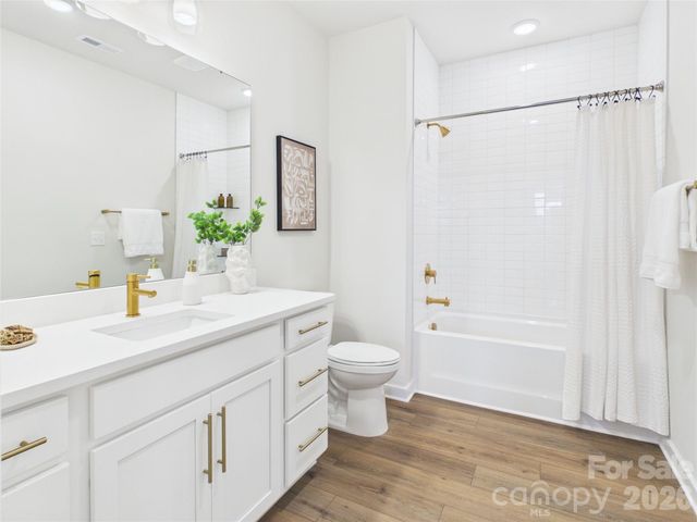 1055 Rolling Meadows Drive, Mooresville, NC 28115