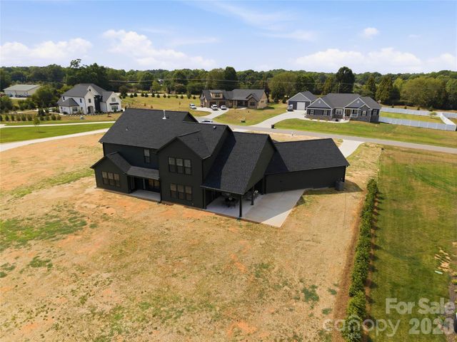 1055 Rolling Meadows Drive, Mooresville, NC 28115