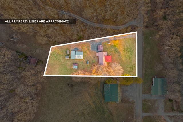 1667 McWhorter Rd, Cunningham, TN 37052