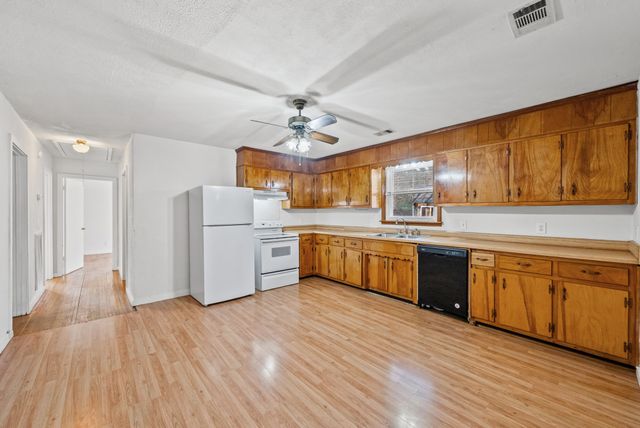 1667 McWhorter Rd, Cunningham, TN 37052