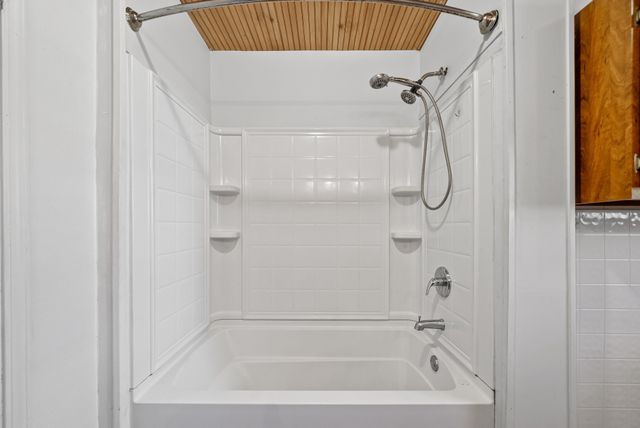 1667 McWhorter Rd, Cunningham, TN 37052