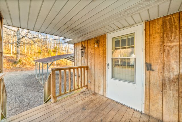 1667 McWhorter Rd, Cunningham, TN 37052