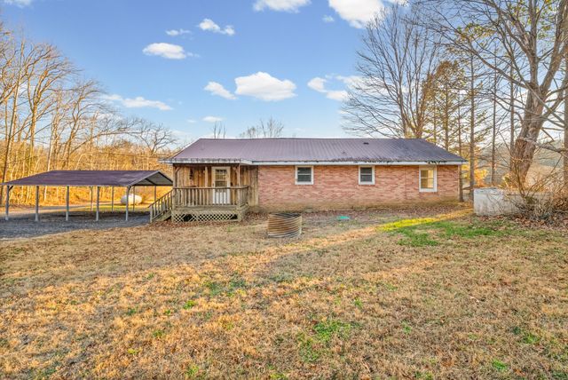 1667 McWhorter Rd, Cunningham, TN 37052