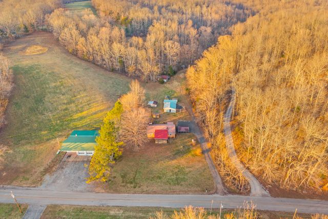 1667 McWhorter Rd, Cunningham, TN 37052