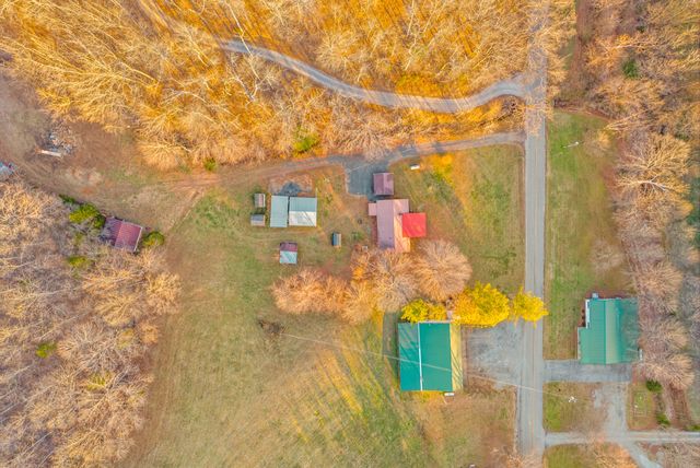 1667 McWhorter Rd, Cunningham, TN 37052