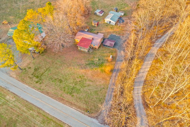 1667 McWhorter Rd, Cunningham, TN 37052