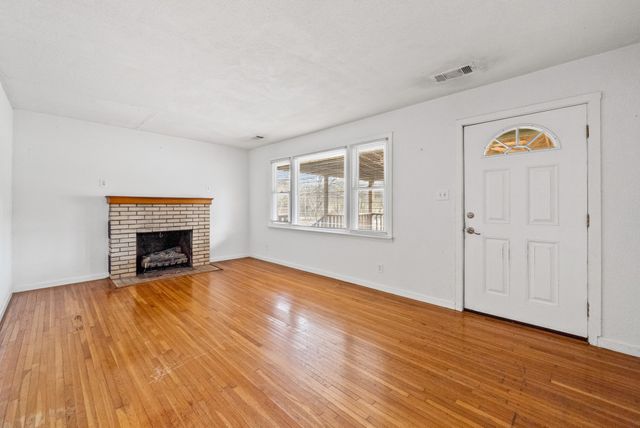 1667 McWhorter Rd, Cunningham, TN 37052