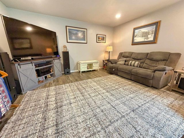 2623 OAKCREST DRIVE, Neenah, WI 54956