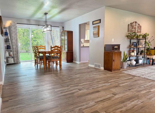 2623 OAKCREST DRIVE, Neenah, WI 54956