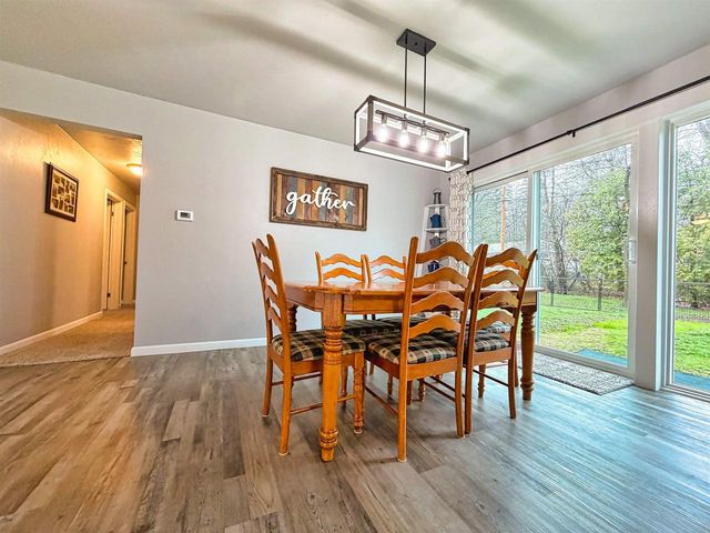 2623 OAKCREST DRIVE, Neenah, WI 54956
