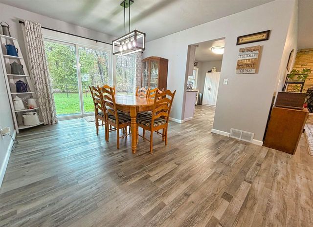 2623 OAKCREST DRIVE, Neenah, WI 54956
