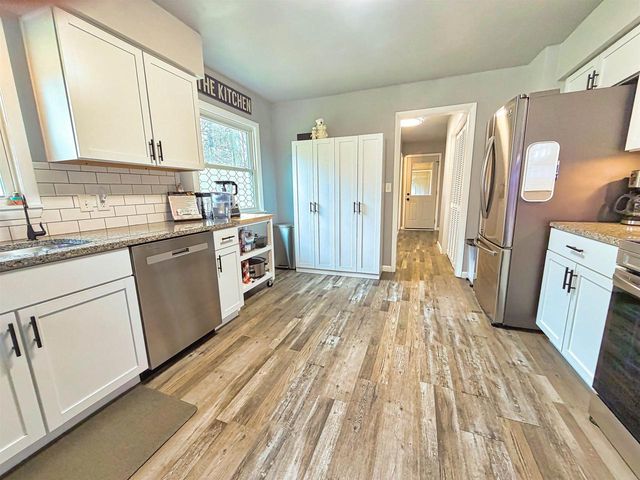 2623 OAKCREST DRIVE, Neenah, WI 54956