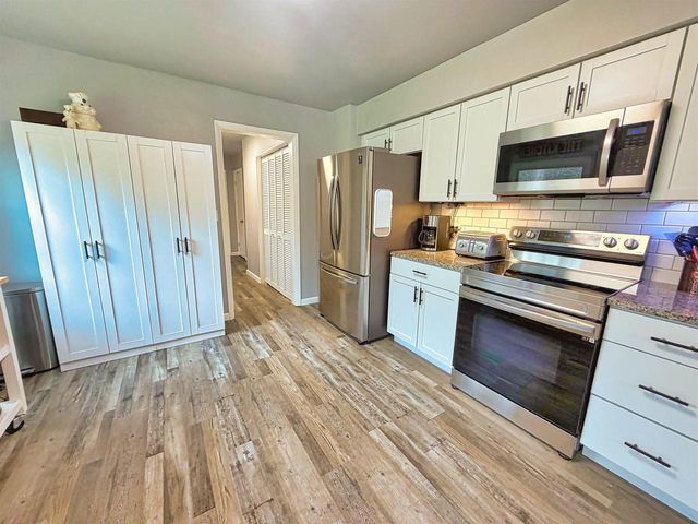 2623 OAKCREST DRIVE, Neenah, WI 54956