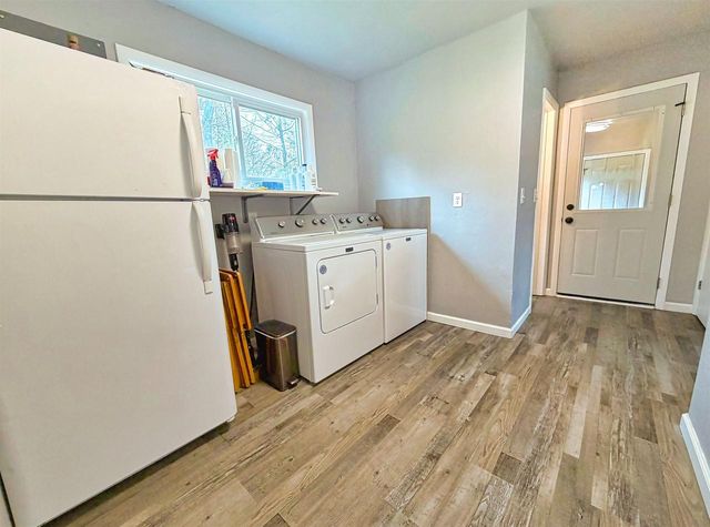 2623 OAKCREST DRIVE, Neenah, WI 54956