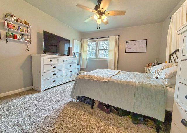2623 OAKCREST DRIVE, Neenah, WI 54956