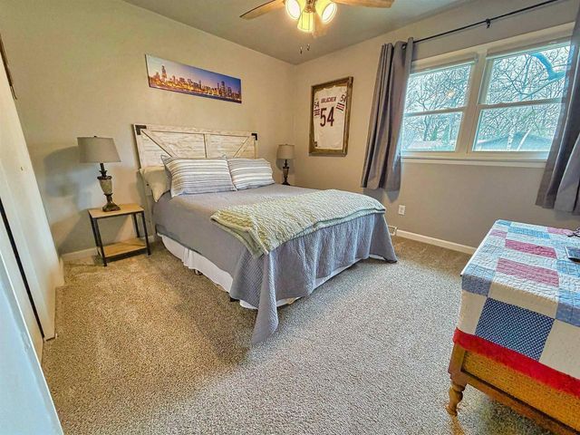 2623 OAKCREST DRIVE, Neenah, WI 54956