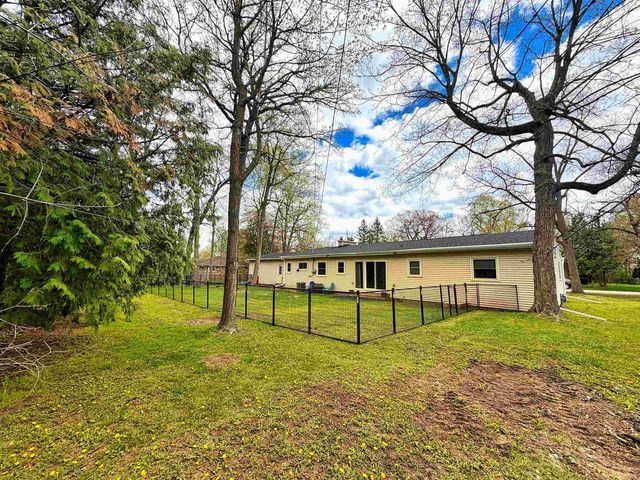 2623 OAKCREST DRIVE, Neenah, WI 54956