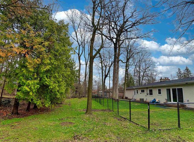 2623 OAKCREST DRIVE, Neenah, WI 54956
