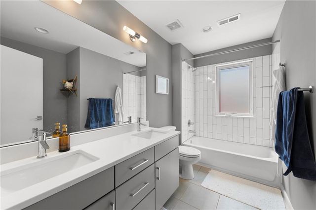 2445 Tracy Avenue, Kansas City, MO 64108