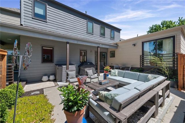 2445 Tracy Avenue, Kansas City, MO 64108