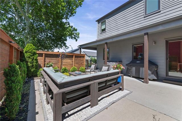 2445 Tracy Avenue, Kansas City, MO 64108