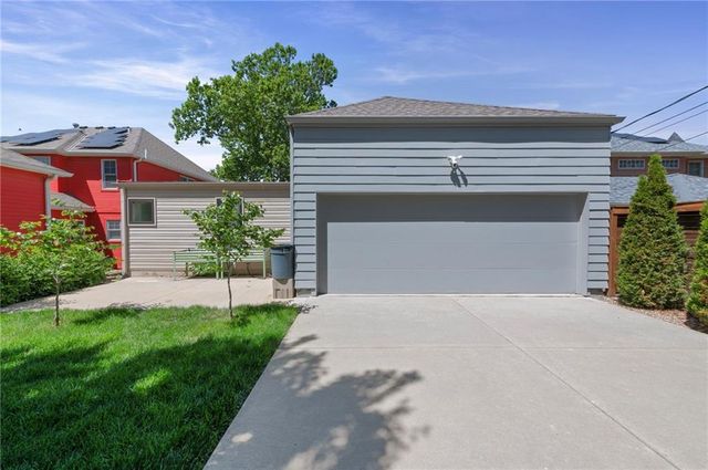 2445 Tracy Avenue, Kansas City, MO 64108