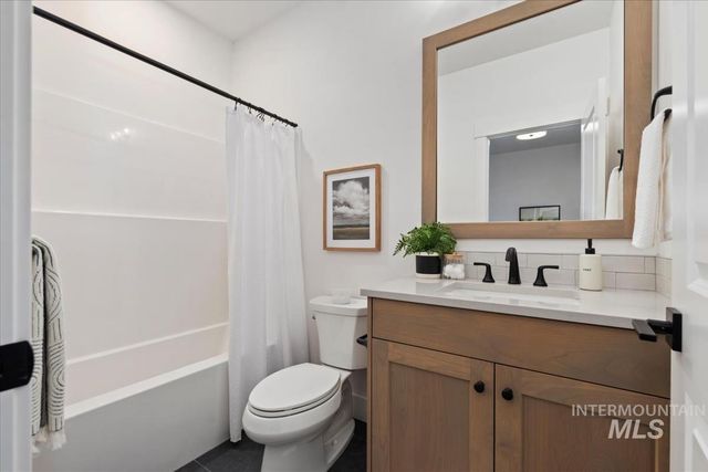 6336 N Barholm Ln, Eagle, ID 83616