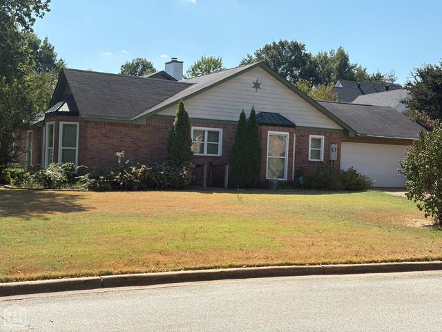 1001 Fernwood, Jonesboro, AR 72401